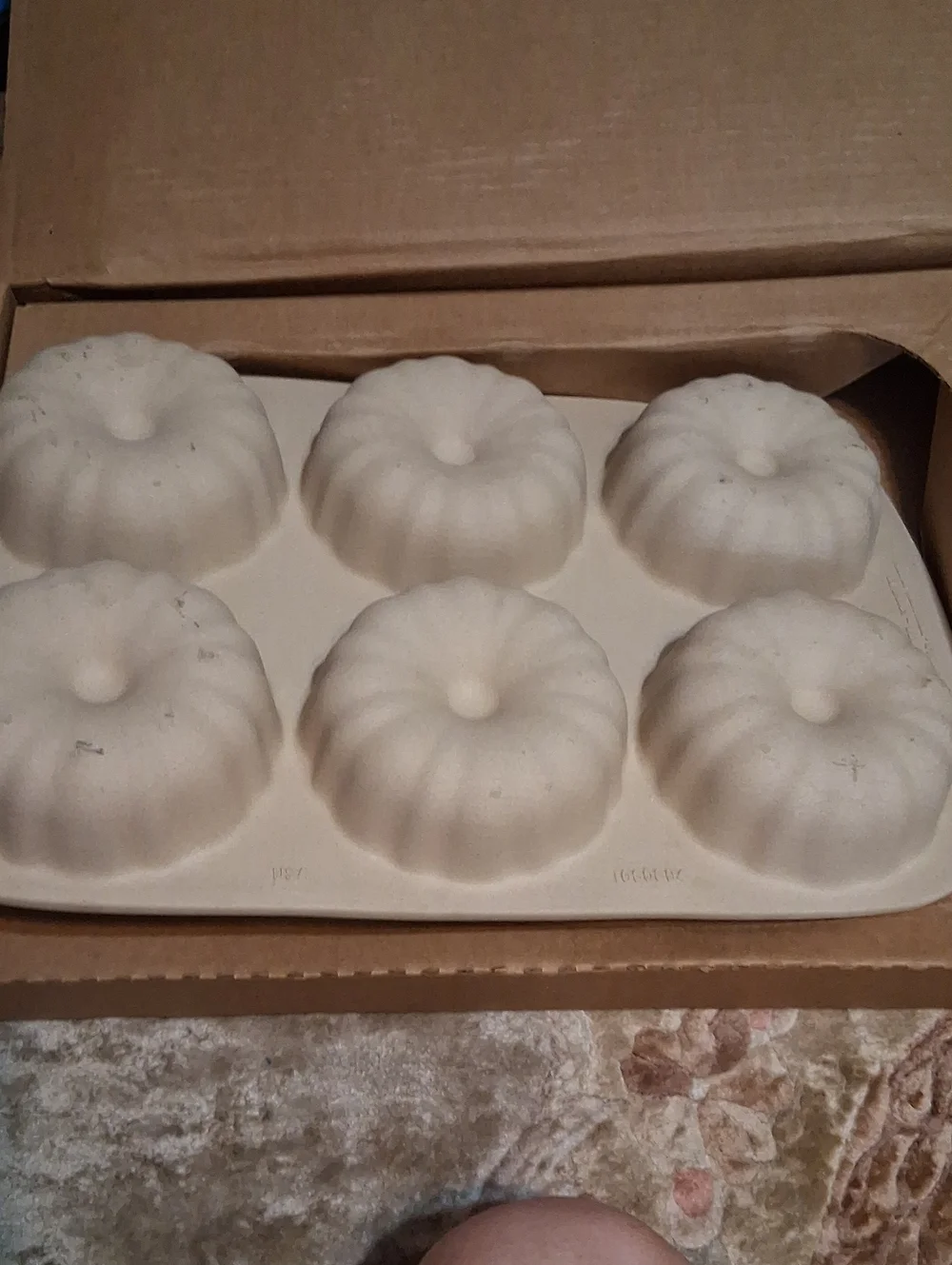 Pampered Chef Mini Fluted Pan - Brown